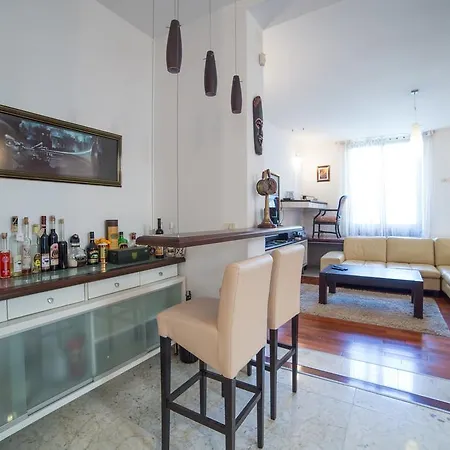 Apartment Style *